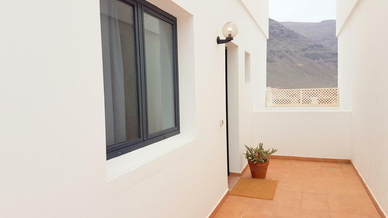 The White House Villa Orzola Luaran gambar
